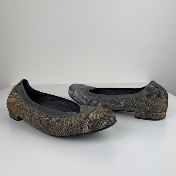 Stuart Weitzman Quilted Metallic Silver Gold Skimmer Slip On Flat Shoes 6.5 - Picture 2 of 9